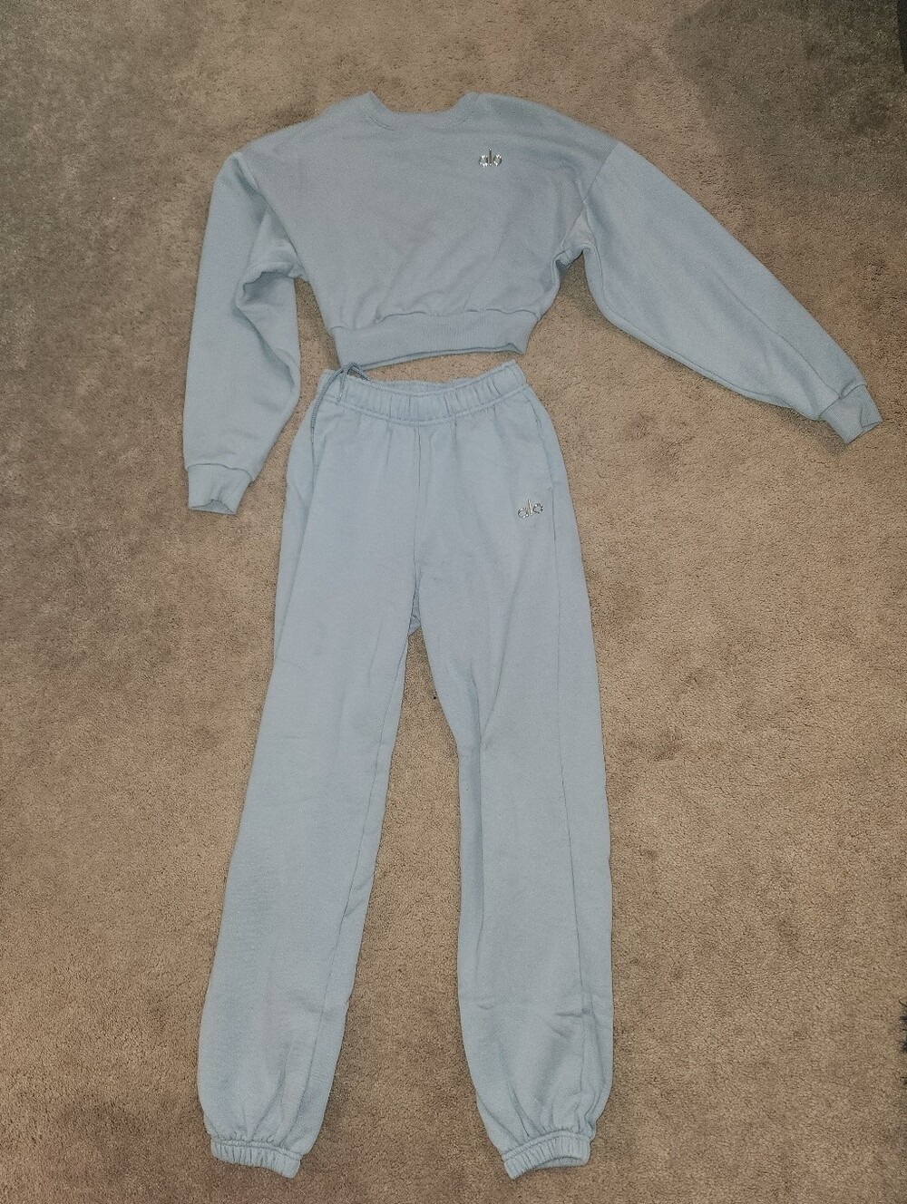 Alo Yoga Celestial Blue Accolade Cropped Crewneck Sweatshirt & Sweatpants Set